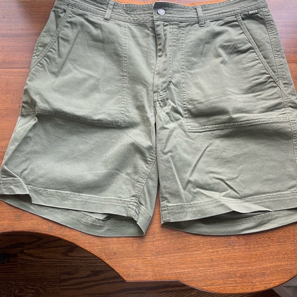 Men's Howler brothers sz 36 army style Green Shorts
